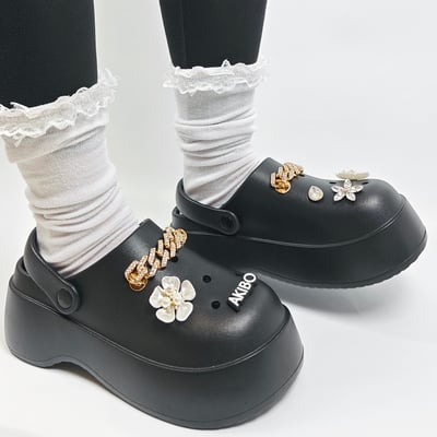 【買1送1】AKIBO極簡厚底洞洞鞋-經典黑(女款、寬楦、耐走、兩穿、防水) / 內附AKIBO品牌鞋扣1個。現在買再送鞋扣組(不挑款)9