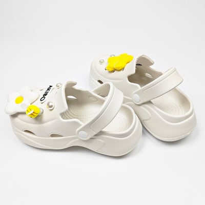 【買1送1】AKIBO波浪厚底洞洞鞋-牛奶白(女款、6公分厚底增高、輕量、兩穿、防水) / 內附AKIBO品牌鞋扣1個。現在買再送鞋扣組(不挑款)6