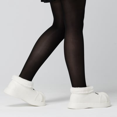 【買1送1】AKIBO毛毛洞洞短靴-牛奶白(女款、4公分厚底增高、雲朵感、輕量、保暖) / 內附AKIBO品牌鞋扣2個。現在買再送鞋扣組(不挑款)6