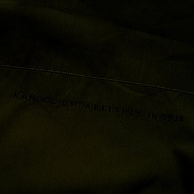 KANGOL袋鼠中性防潑水風衣外套-深綠(男女共款)14