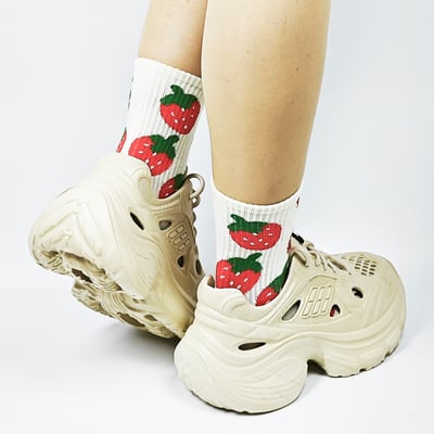 【買1送1】AKIBO輕量透氣老爹鞋-奶油白(女款、6公分厚底增高、一體成型、輕量、耐走、防水) / 內附AKIBO品牌鞋扣1個。現在買再送鞋扣組(不挑款)10