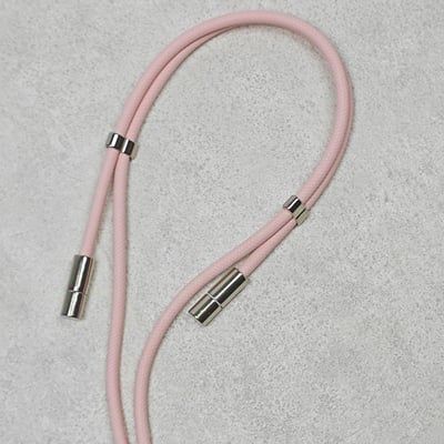 AKIBO時尚充電手機掛繩-櫻花粉(中性款、快充、可調節、耐磨、耐重、TYPE-C to TYPE-C) / 內附AKIBO品牌手機掛片1個5