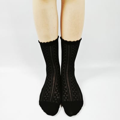 AKIBO日系優雅鏤空中筒襪(三件組)-女款5