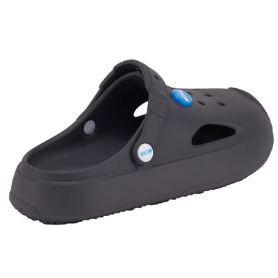 【買1送1】NCAA休閒洞洞鞋-經典黑(中性款、寬楦、雲朵感、輕量、防水)/ 內附NCAA品牌鞋扣1個。現在買再送鞋扣組(不挑款)7