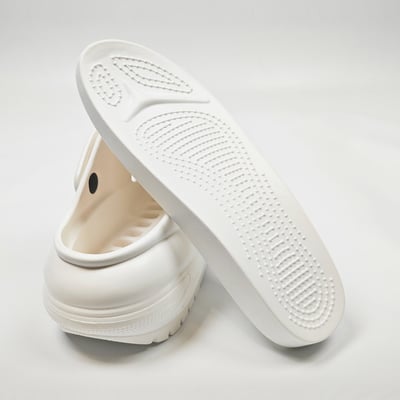 【買1送1】AKIBO老爹洞洞鞋-牛奶白(女款、7公分厚底增高、寬楦、輕量、兩穿、防水) / 內附AKIBO品牌鞋扣1個。現在買再送鞋扣組(不挑款)18