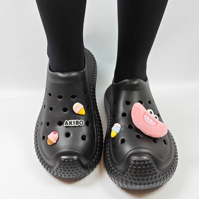 【買1送1】AKIBO帆船洞洞鞋-經典黑(中性款、輕量、耐走、防水) / 內附AKIBO品牌鞋扣1個。現在買再送鞋扣組(不挑款)10