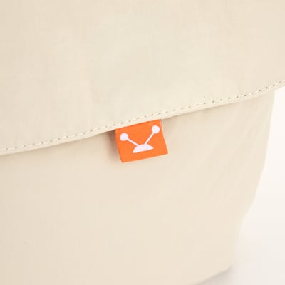 Angelia&Pets輕防撥水側肩包-淺卡其8