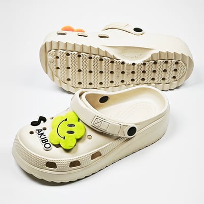 【買1送1】AKIBO餅乾洞洞鞋(二代)-奶油白(中性款、輕量、耐走、兩穿、防水) / 內附AKIBO品牌鞋扣1個。現在買再送鞋扣組(不挑款)4