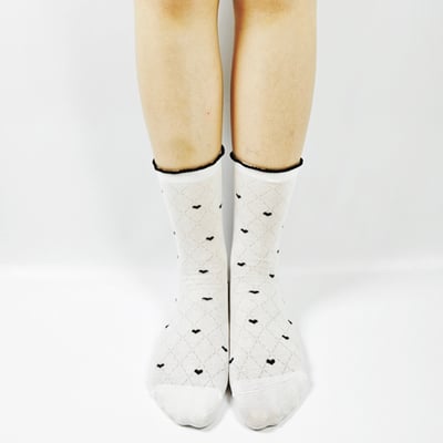 AKIBO愛心荷葉邊中筒襪(兩件組)-女款