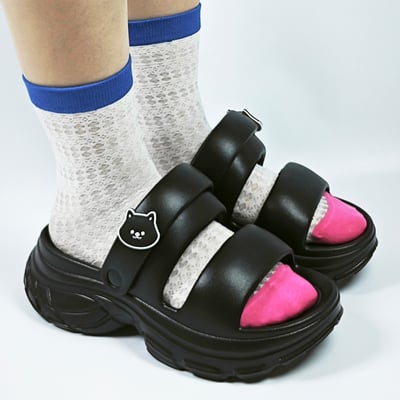 【買1送1】AKIBO澎澎雙帶厚底涼鞋-經典黑(女款、5公分厚底增高、雲朵感、輕量、兩穿、防水) / 內附AKIBO品牌鞋扣1個。現在買再送鞋扣組(不挑款)11