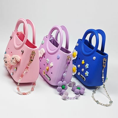 【買1送1】AKIBO滿月包-寶石藍 / 手工編織花朵背帶 (肩背手提洞洞包。中性款、輕量、防水) / 內附AKIBO品牌鞋扣1個。現在買再送鞋扣組(不挑款)13