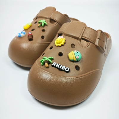 【買1送1】AKIBO布丁洞洞鞋-咖啡(女款、寬楦、雲朵感、輕量、耐走、防水) / 內附AKIBO品牌鞋扣1個。現在買再送鞋扣組(不挑款)4