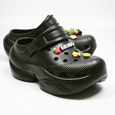 【買1送1】AKIBO搖滾老爹洞洞鞋-經典黑(女款、6公分厚底增高、輕量、兩穿、防水) / 內附AKIBO品牌鞋扣1個。現在買再送鞋扣組(不挑款)8