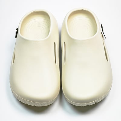 【買1送1】AKIBO巧巴達勃肯鞋-牛奶白(中性款、雲朵感、輕量、耐走、防水) / 內附AKIBO品牌鞋扣1個。現在買再送鞋扣組(不挑款)2