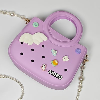 【買1送1】AKIBO滿月包-薰衣紫/優雅珍珠背帶 (肩背手提洞洞包。中性款、輕量、防水) / 內附AKIBO品牌鞋扣1個。現在買再送鞋扣組(不挑款)5