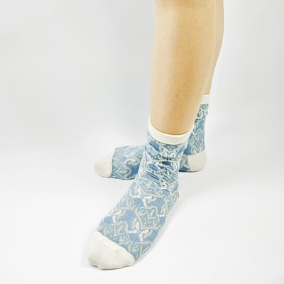 AKIBO藍調浮雕花紋中筒襪(三件組)-女款