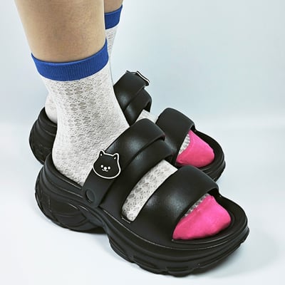 【買1送1】AKIBO澎澎雙帶厚底涼鞋-經典黑(女款、5公分厚底增高、雲朵感、輕量、兩穿、防水) / 內附AKIBO品牌鞋扣1個。現在買再送鞋扣組(不挑款)12