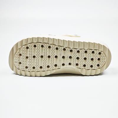 【買1送1】AKIBO餅乾洞洞鞋(二代)-奶油白(中性款、輕量、耐走、兩穿、防水) / 內附AKIBO品牌鞋扣1個。現在買再送鞋扣組(不挑款)13