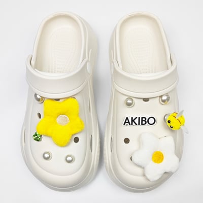 【買1送1】AKIBO波浪厚底洞洞鞋-牛奶白(女款、6公分厚底增高、輕量、兩穿、防水) / 內附AKIBO品牌鞋扣1個。現在買再送鞋扣組(不挑款)3