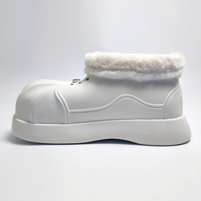 【買1送1】AKIBO毛毛洞洞短靴-牛奶白(女款、4公分厚底增高、雲朵感、輕量、保暖) / 內附AKIBO品牌鞋扣2個。現在買再送鞋扣組(不挑款)12