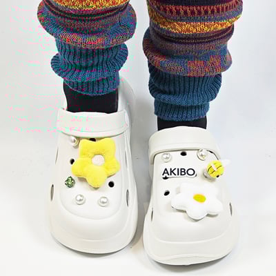 【買1送1】AKIBO波浪厚底洞洞鞋-牛奶白(女款、6公分厚底增高、輕量、兩穿、防水) / 內附AKIBO品牌鞋扣1個。現在買再送鞋扣組(不挑款)10