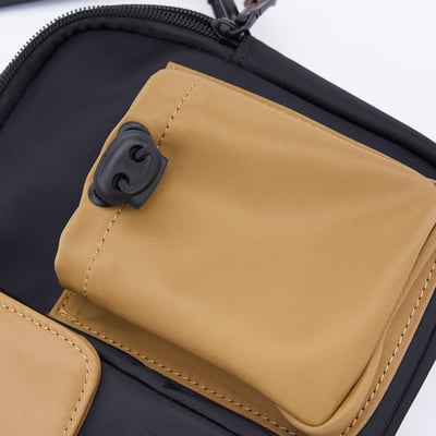 NCAAA哈佛大學Harvard工裝風機能側背包-卡其7