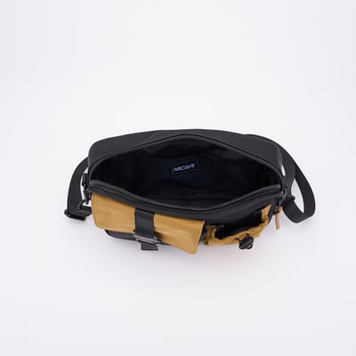 NCAAA哈佛大學Harvard工裝風機能側背包-卡其10