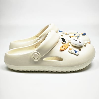 【買1送1】AKIBO泡芙洞洞鞋-牛奶白(女款、雲朵感、輕量、兩穿、防水) / 內附AKIBO品牌鞋扣1個。現在買再送鞋扣組(不挑款)6