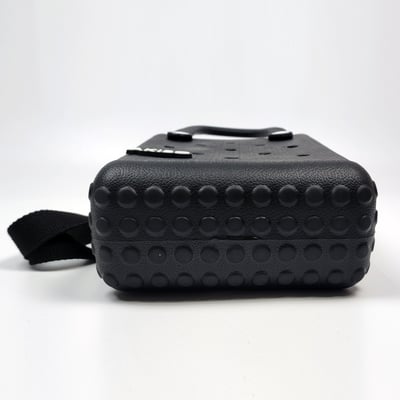 【買1送1】AKIBO吐司包-經典黑(創意點點洞洞包。中性款、輕量、防水) / 內附AKIBO品牌鞋扣1個。現在買再送鞋扣組(不挑款)