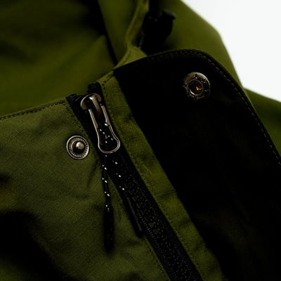 KANGOL袋鼠中性防潑水風衣外套-深綠(男女共款)10