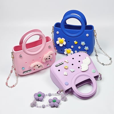 【買1送1】AKIBO滿月包-寶石藍 / 手工編織花朵背帶 (肩背手提洞洞包。中性款、輕量、防水) / 內附AKIBO品牌鞋扣1個。現在買再送鞋扣組(不挑款)11