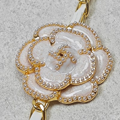 AKIBO皮革花漾包包手機掛繩-牛奶白(女款、金屬) / 內附AKIBO品牌手機掛片1個8