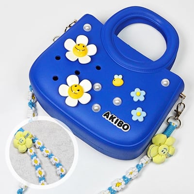 【買1送1】AKIBO滿月包-寶石藍 / 手工編織花朵背帶 (肩背手提洞洞包。中性款、輕量、防水) / 內附AKIBO品牌鞋扣1個。現在買再送鞋扣組(不挑款)1