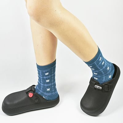 AKIBO藍調浮雕花紋中筒襪(三件組)-女款