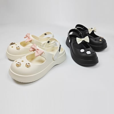 【買1送1】AKIBO瑪莉珍洞洞鞋-經典黑(女款、4.5公分厚底增高、雲朵感、輕量、兩穿、防水) / 內附AKIBO品牌鞋。現在買再送鞋扣組(不挑款)扣1個21