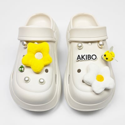 【買1送1】AKIBO波浪厚底洞洞鞋-牛奶白(女款、6公分厚底增高、輕量、兩穿、防水) / 內附AKIBO品牌鞋扣1個。現在買再送鞋扣組(不挑款)4