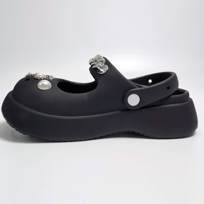 【買1送1】AKIBO瑪莉珍洞洞鞋-經典黑(女款、4.5公分厚底增高、雲朵感、輕量、兩穿、防水) / 內附AKIBO品牌鞋。現在買再送鞋扣組(不挑款)扣1個16