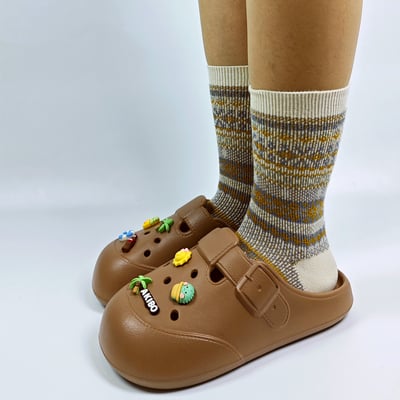 【買1送1】AKIBO布丁洞洞鞋-咖啡(女款、寬楦、雲朵感、輕量、耐走、防水) / 內附AKIBO品牌鞋扣1個。現在買再送鞋扣組(不挑款)14