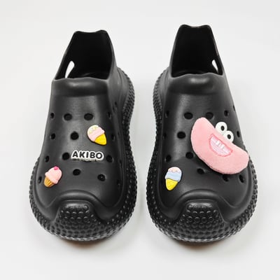 【買1送1】AKIBO帆船洞洞鞋-經典黑(中性款、輕量、耐走、防水) / 內附AKIBO品牌鞋扣1個。現在買再送鞋扣組(不挑款)2