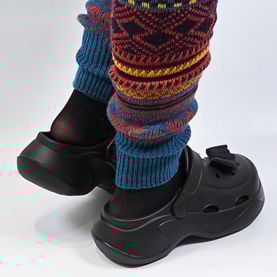 【買1送1】AKIBO波浪厚底洞洞鞋-經典黑(女款、6公分厚底增高、輕量、兩穿、防水)  / 內附AKIBO品牌鞋扣1個。現在買再送鞋扣組(不挑款)12