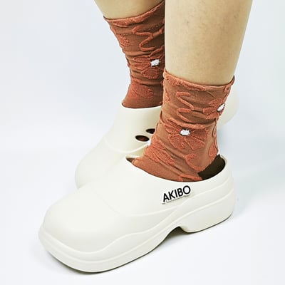 【買1送1】AKIBO清新穆勒鞋-牛奶白(女款、輕量、耐走、防水) / 內附AKIBO品牌鞋扣1個。現在買再送鞋扣組(不挑款)9