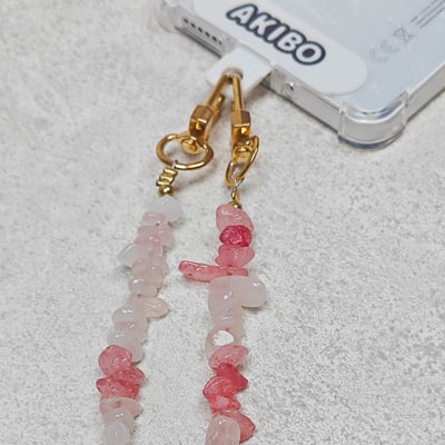AKIBO粉嫩花瓣包包手機掛繩-櫻花粉(女款、天然石) / 內附AKIBO品牌手機掛片1個5