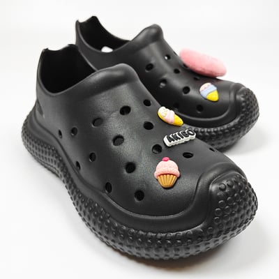 【買1送1】AKIBO帆船洞洞鞋-經典黑(中性款、輕量、耐走、防水) / 內附AKIBO品牌鞋扣1個。現在買再送鞋扣組(不挑款)1