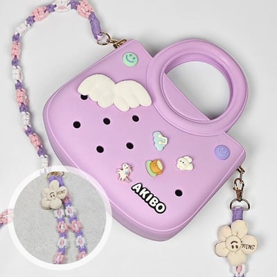 【買1送1】AKIBO滿月包-薰衣紫/手工編織花朵背帶 (肩背手提洞洞包。中性款、輕量、防水) / 內附AKIBO品牌鞋扣1個。現在買再送鞋扣組(不挑款)1