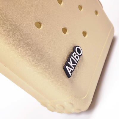 【買1送1】AKIBO吐司包-奶茶(創意點點洞洞包。中性款、輕量、防水) / 內附AKIBO品牌鞋扣1個。現在買再送鞋扣組(不挑款)