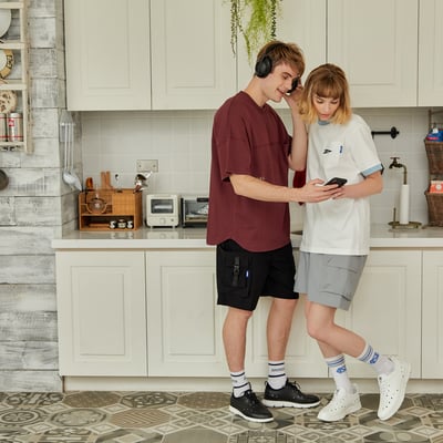 NCAA寬版立體袋短褲-黑5