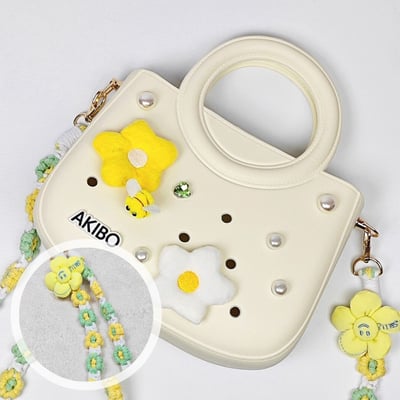 【買1送1】AKIBO滿月包-牛奶白/手工編織花朵背帶(肩背手提洞洞包。中性款、輕量、防水) / 內附AKIBO品牌鞋扣1個。現在買再送鞋扣組(不挑款)1