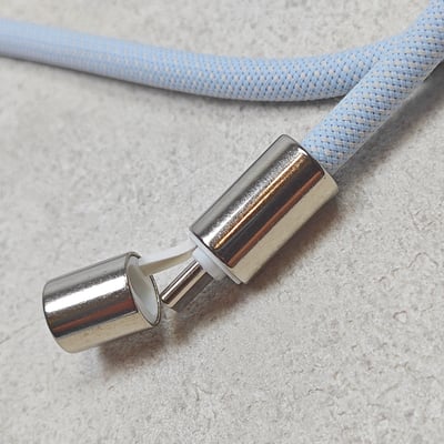 AKIBO時尚充電手機掛繩-天空藍(中性款、快充、可調節、耐磨、耐重、TYPE-C to TYPE-C) / 內附AKIBO品牌手機掛片1個6