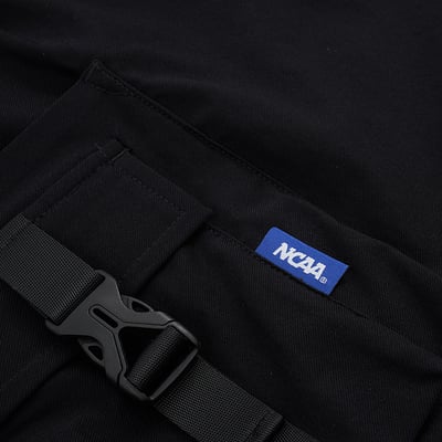 NCAA寬版立體袋短褲-黑8