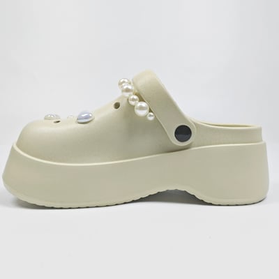 【買1送1】AKIBO極簡厚底洞洞鞋-奶油白(女款、寬楦、耐走、兩穿、防水) / 內附AKIBO品牌鞋扣1個。現在買再送鞋扣組(不挑款)16